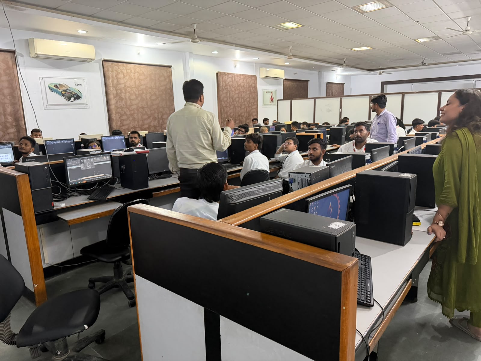 Students Gain Hands-on Learning Experience in AutoCAD Laboratory